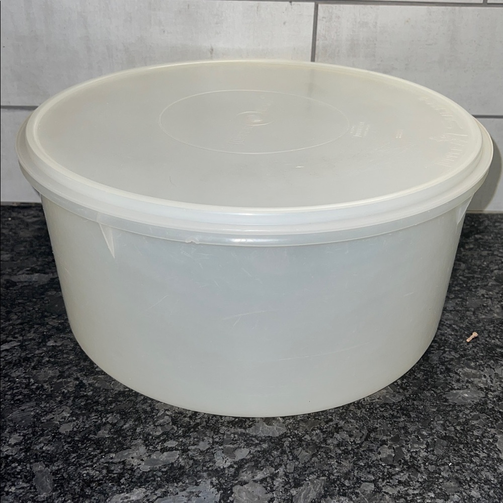 Vintage Jumbo round Tupperware container. Used but still in great shape.